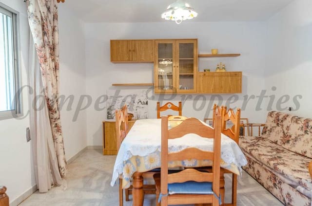 5 makuuhuone Huvila myytävänä paikassa Comares mukana 
autotalli - 249 000 € (Ref: 9113476)