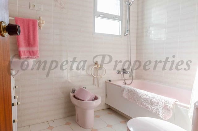 5 makuuhuone Huvila myytävänä paikassa Comares mukana 
autotalli - 249 000 € (Ref: 9113476)