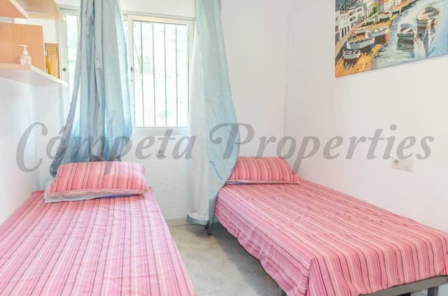 5 makuuhuone Huvila myytävänä paikassa Comares mukana 
autotalli - 249 000 € (Ref: 9113476)