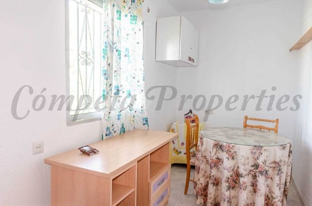 5 makuuhuone Huvila myytävänä paikassa Comares mukana 
autotalli - 249 000 € (Ref: 9113476)