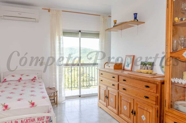 5 makuuhuone Huvila myytävänä paikassa Comares mukana 
autotalli - 249 000 € (Ref: 9113476)