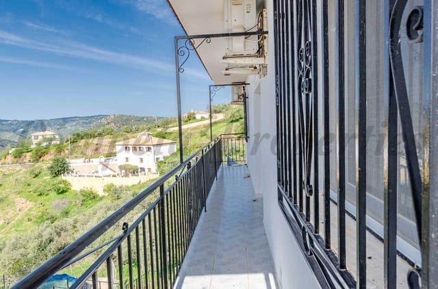 5 makuuhuone Huvila myytävänä paikassa Comares mukana 
autotalli - 249 000 € (Ref: 9113476)