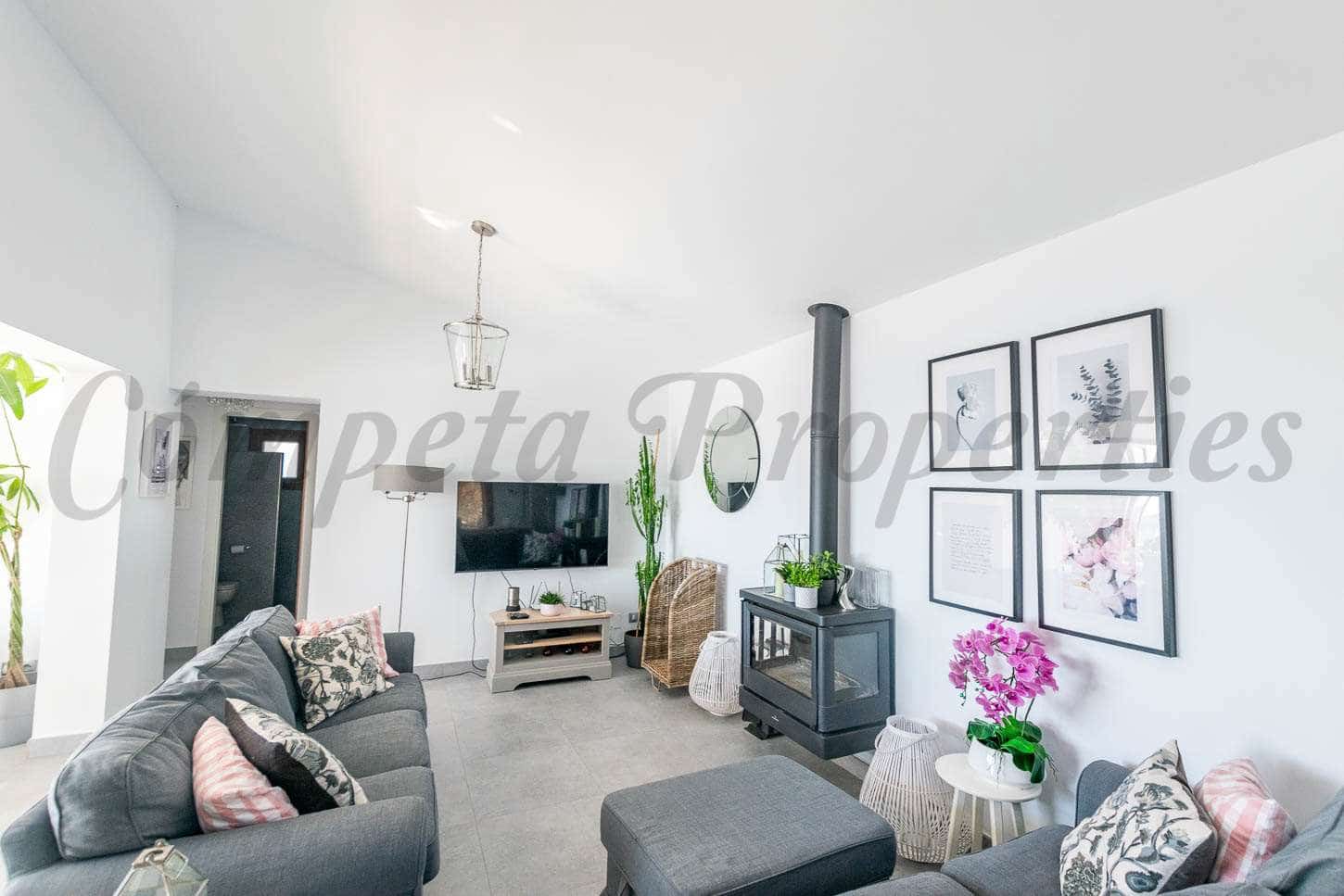 5 bedroom Villa for sale in Competa with pool - € 695,000 (Ref: 9123795)