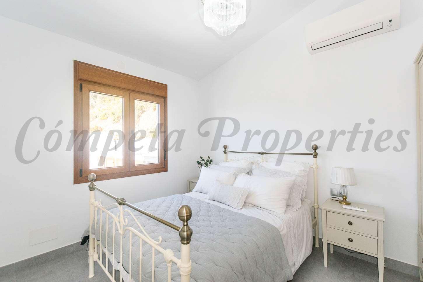 5 bedroom Villa for sale in Competa with pool - € 695,000 (Ref: 9123795)