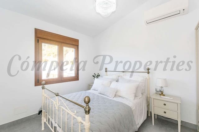 5 bedroom Villa for sale in Cómpeta with pool - € 695,000 (Ref: 9123795)