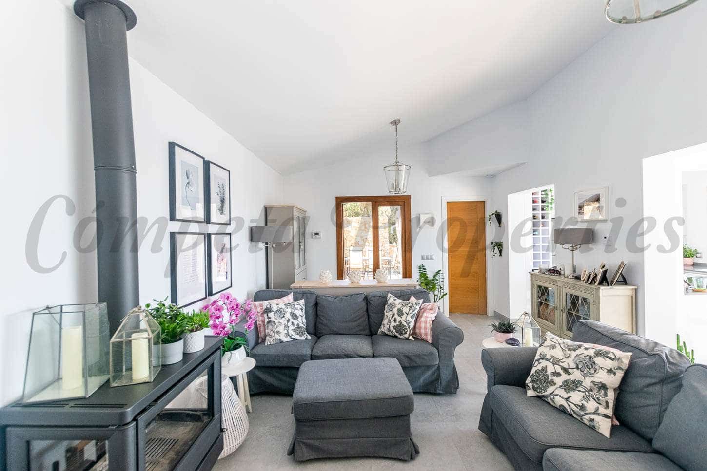 5 bedroom Villa for sale in Competa with pool - € 695,000 (Ref: 9123795)