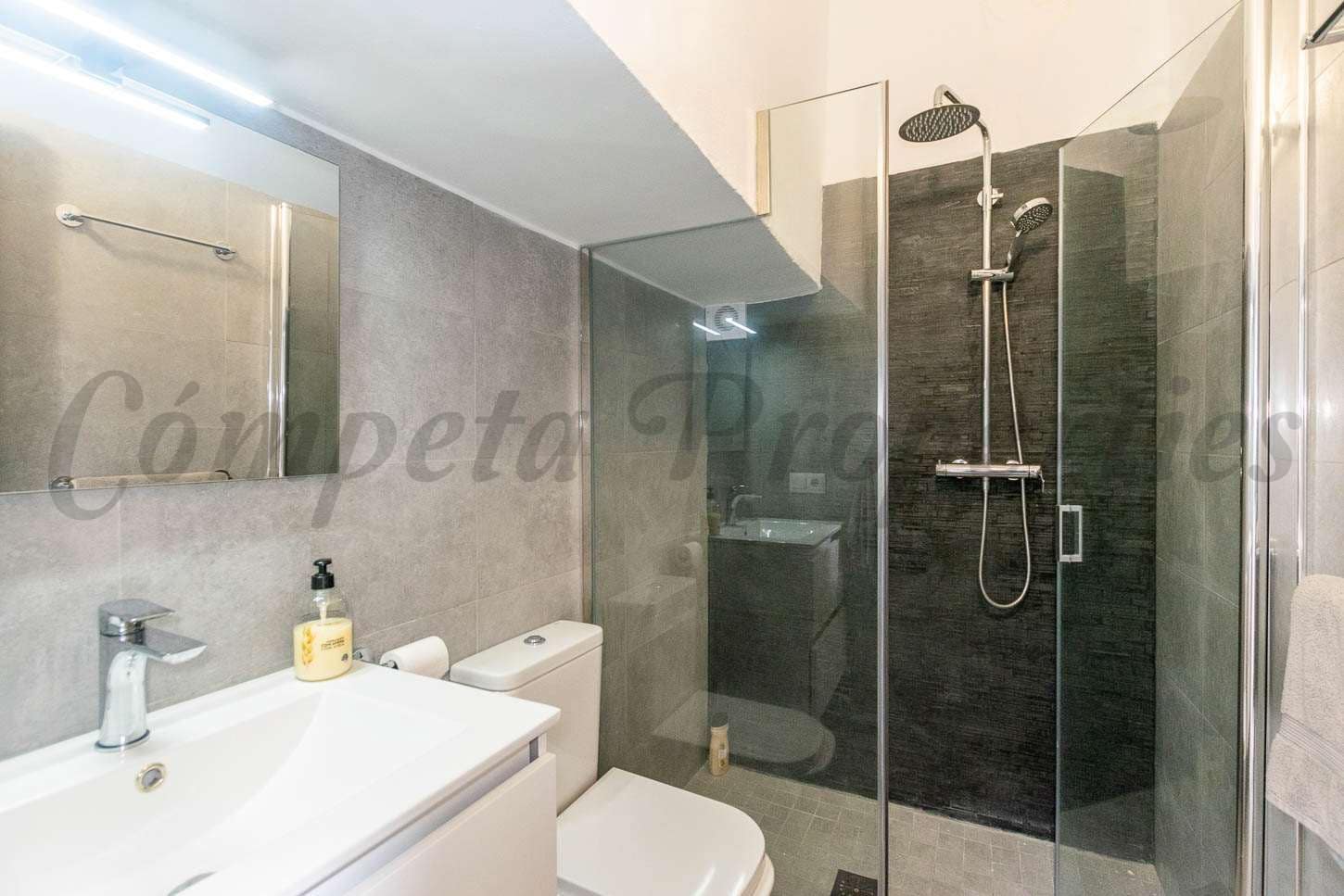 5 bedroom Villa for sale in Competa with pool - € 695,000 (Ref: 9123795)