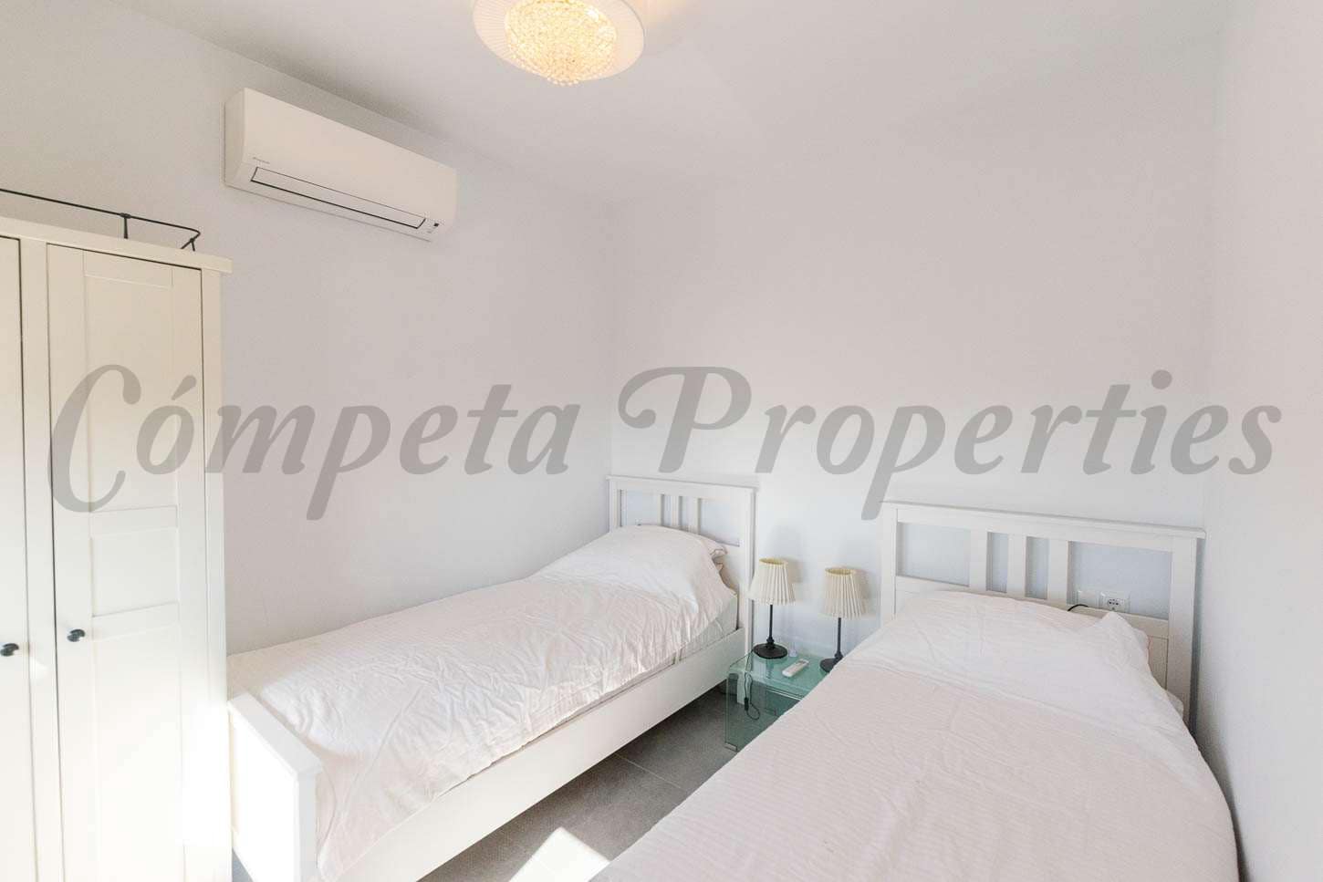 5 bedroom Villa for sale in Competa with pool - € 695,000 (Ref: 9123795)