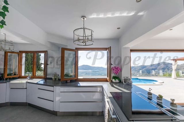 5 bedroom Villa for sale in Cómpeta with pool - € 695,000 (Ref: 9123795)