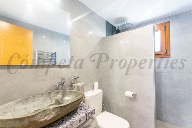 5 bedroom Villa for sale in Cómpeta with pool - € 695,000 (Ref: 9123795)