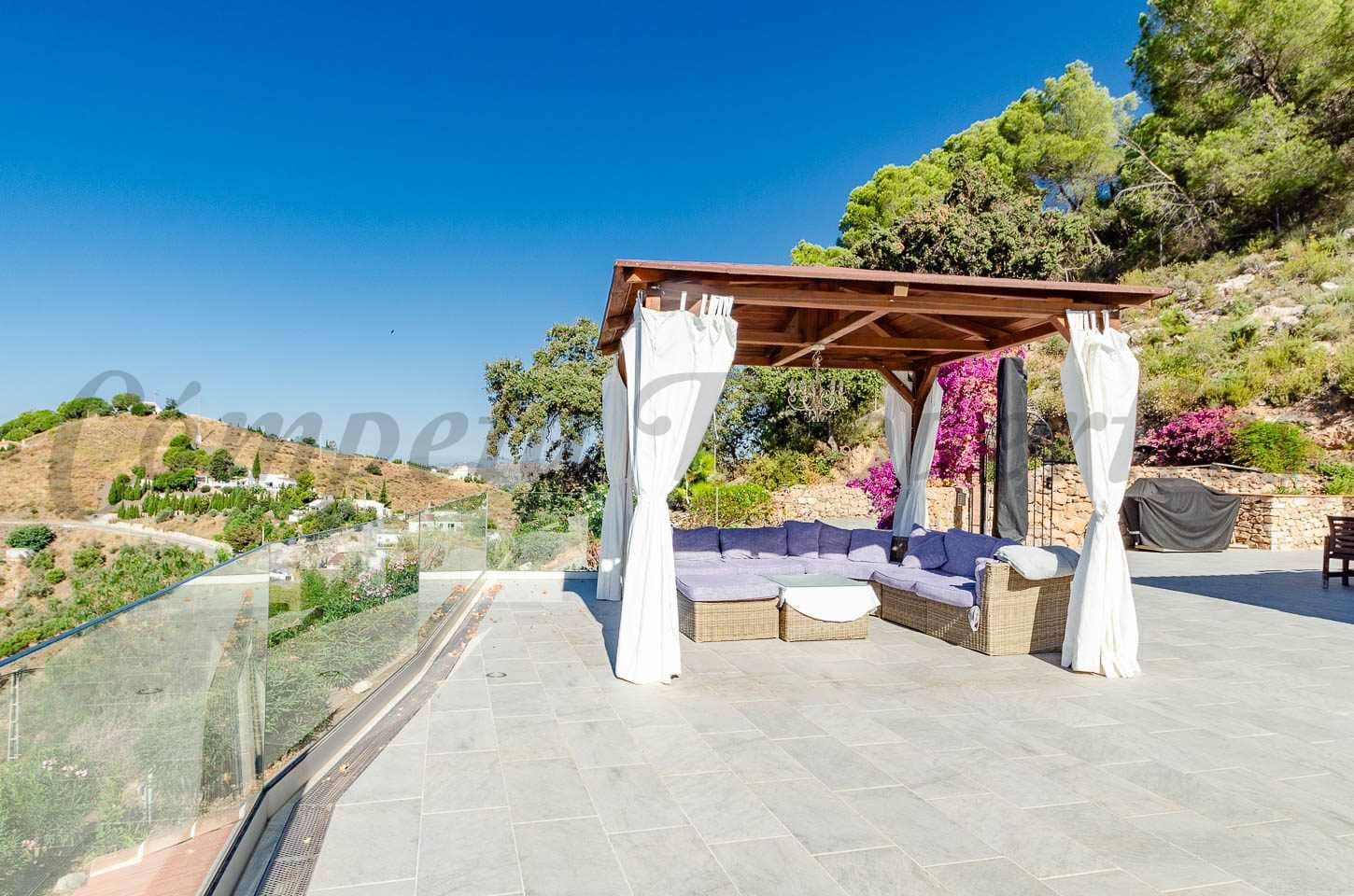 5 bedroom Villa for sale in Competa with pool - € 695,000 (Ref: 9123795)