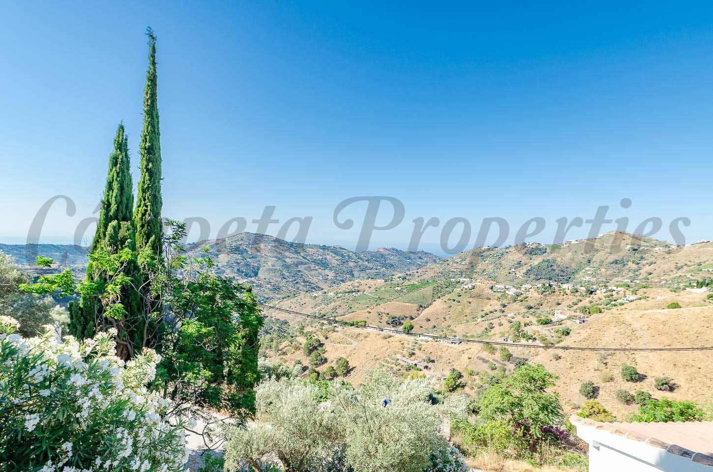 5 bedroom Villa for sale in Competa with pool - € 695,000 (Ref: 9123795)