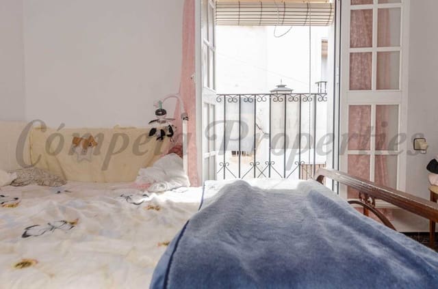 4 soveværelse Byhus til salg i Sayalonga - € 139.000 (Ref: 9127222)