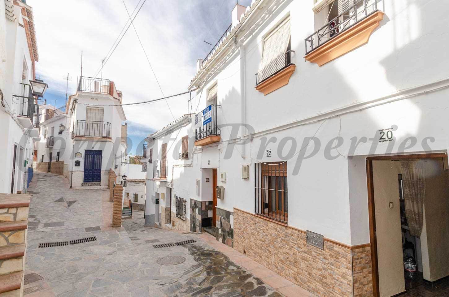 4 soveværelse Byhus til salg i Sayalonga - € 139.000 (Ref: 9127222)