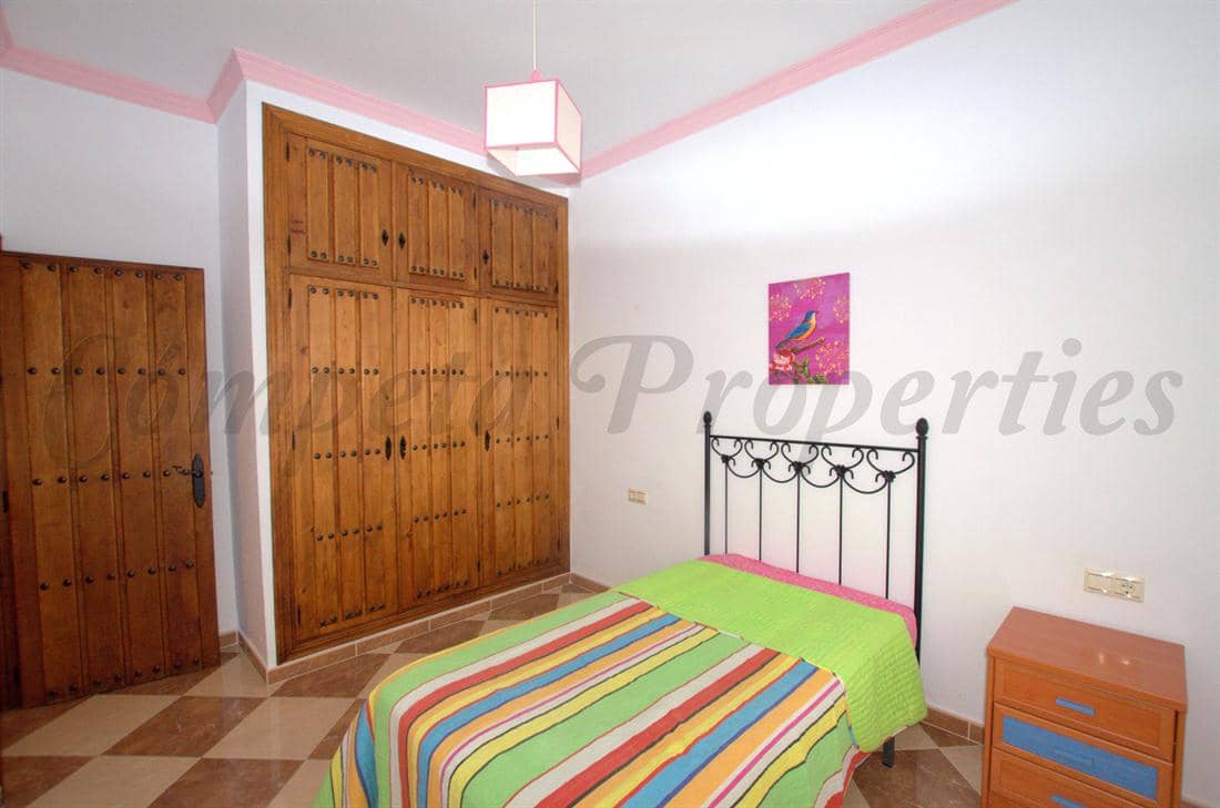 3 soveværelse Lejlighed til leje i Competa - € 815 (Ref: 9131655)