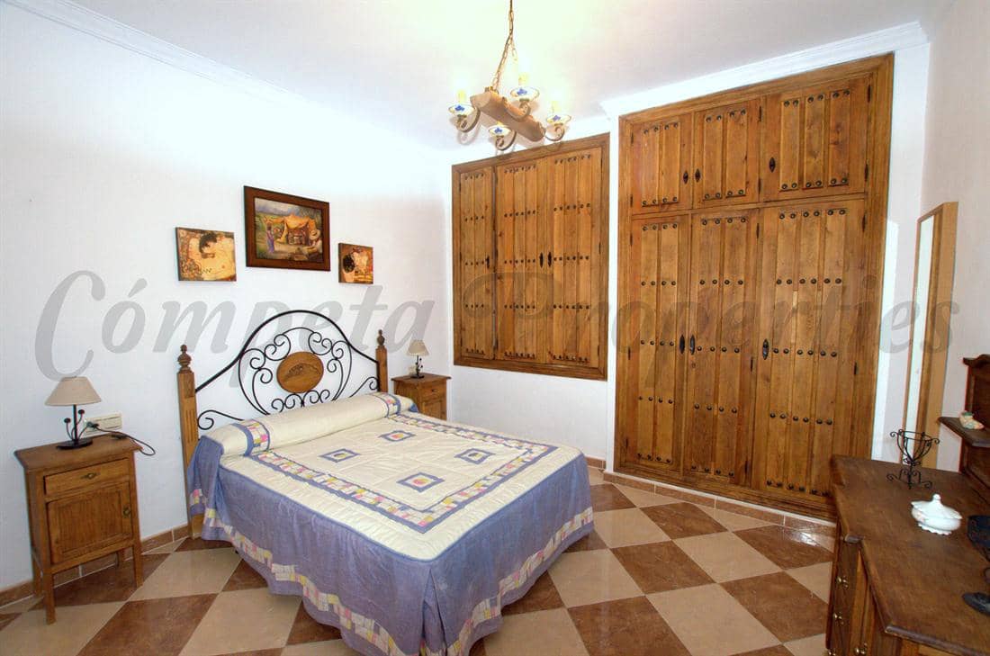 3 soveværelse Lejlighed til leje i Competa - € 815 (Ref: 9131655)