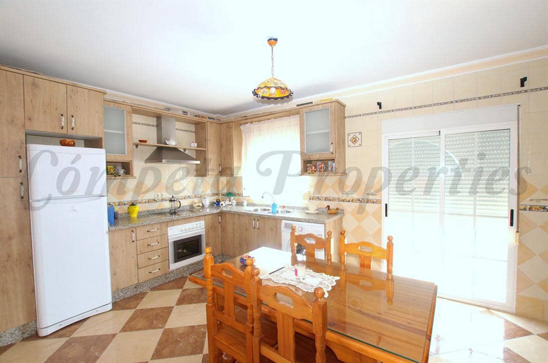 3 soveværelse Lejlighed til leje i Competa - € 815 (Ref: 9131655)