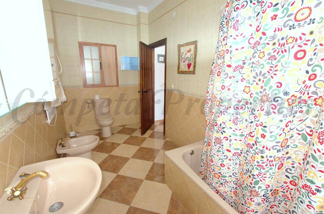 3 soveværelse Lejlighed til leje i Competa - € 815 (Ref: 9131655)