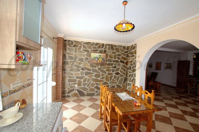 3 soveværelse Lejlighed til leje i Cómpeta - € 815 (Ref: 9131655)