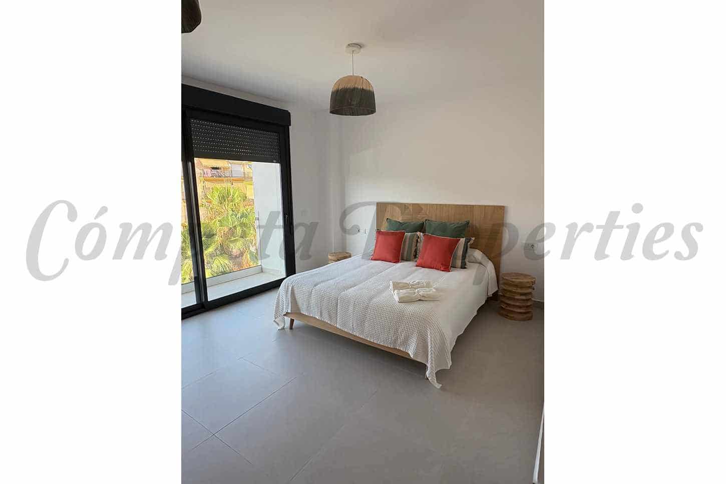 3 soveværelse Lejlighed til leje i Torrox-Costa med swimmingpool garage - € 1.500 (Ref: 9137423)