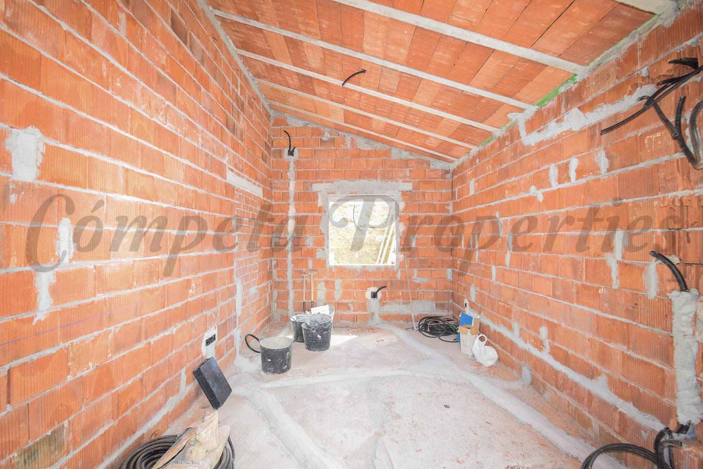 Finca/Country House for sale in Torrox with garage - € 117,500 (Ref: 9144479)