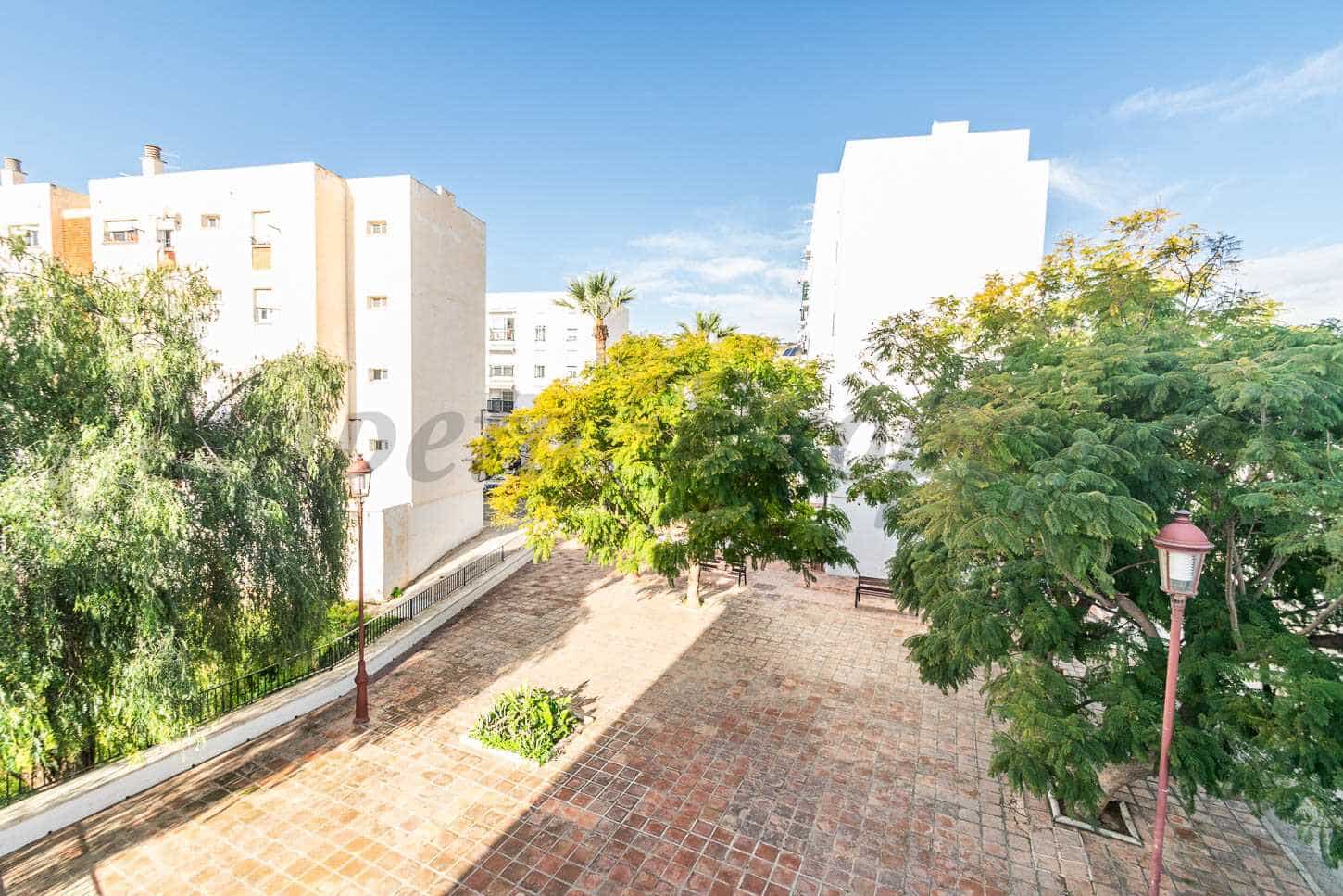 3 soveværelse Lejlighed til leje i Torrox - € 650 (Ref: 9154404)