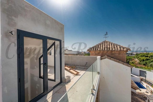 Chalet de 4 habitaciones en Nerja en venta con piscina garaje - 695.000 € (Ref: 9181508)