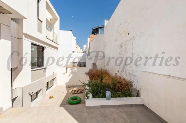 Chalet de 4 habitaciones en Nerja en venta con piscina garaje - 695.000 € (Ref: 9181508)