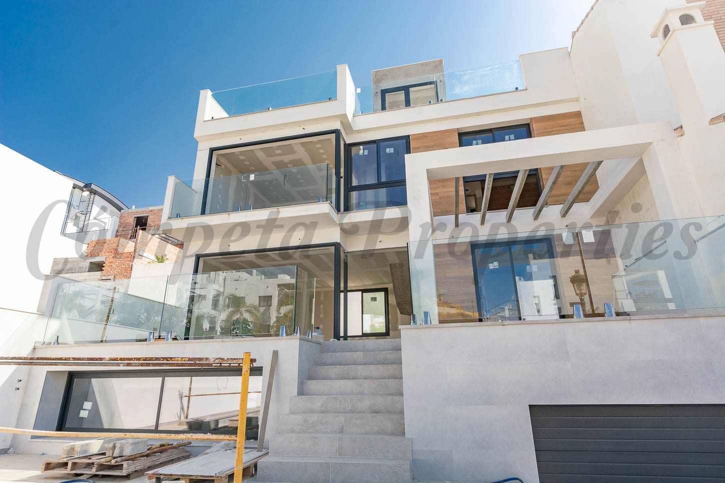 Chalet de 4 habitaciones en Nerja en venta con piscina garaje - 695.000 € (Ref: 9181508)