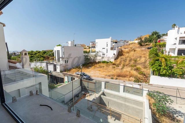 Chalet de 4 habitaciones en Nerja en venta con piscina garaje - 695.000 € (Ref: 9181508)