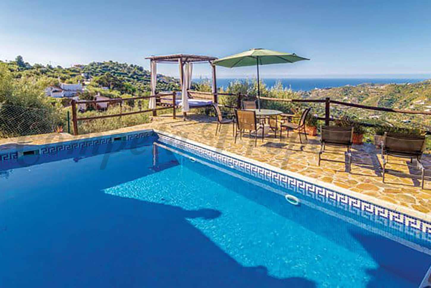 Finca/Maison de Campagne de 2 chambres à louer à Torrox avec piscine garage - 1 250 € (Ref: 9199873)