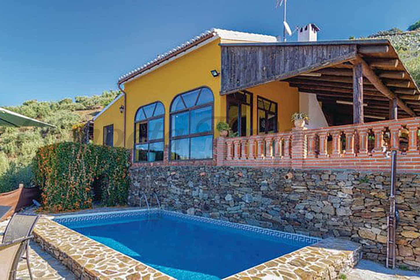 Finca/Maison de Campagne de 2 chambres à louer à Torrox avec piscine garage - 1 250 € (Ref: 9199873)