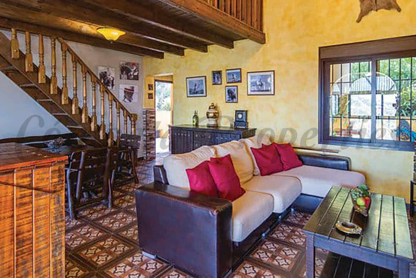 Finca/Maison de Campagne de 2 chambres à louer à Torrox avec piscine garage - 1 250 € (Ref: 9199873)