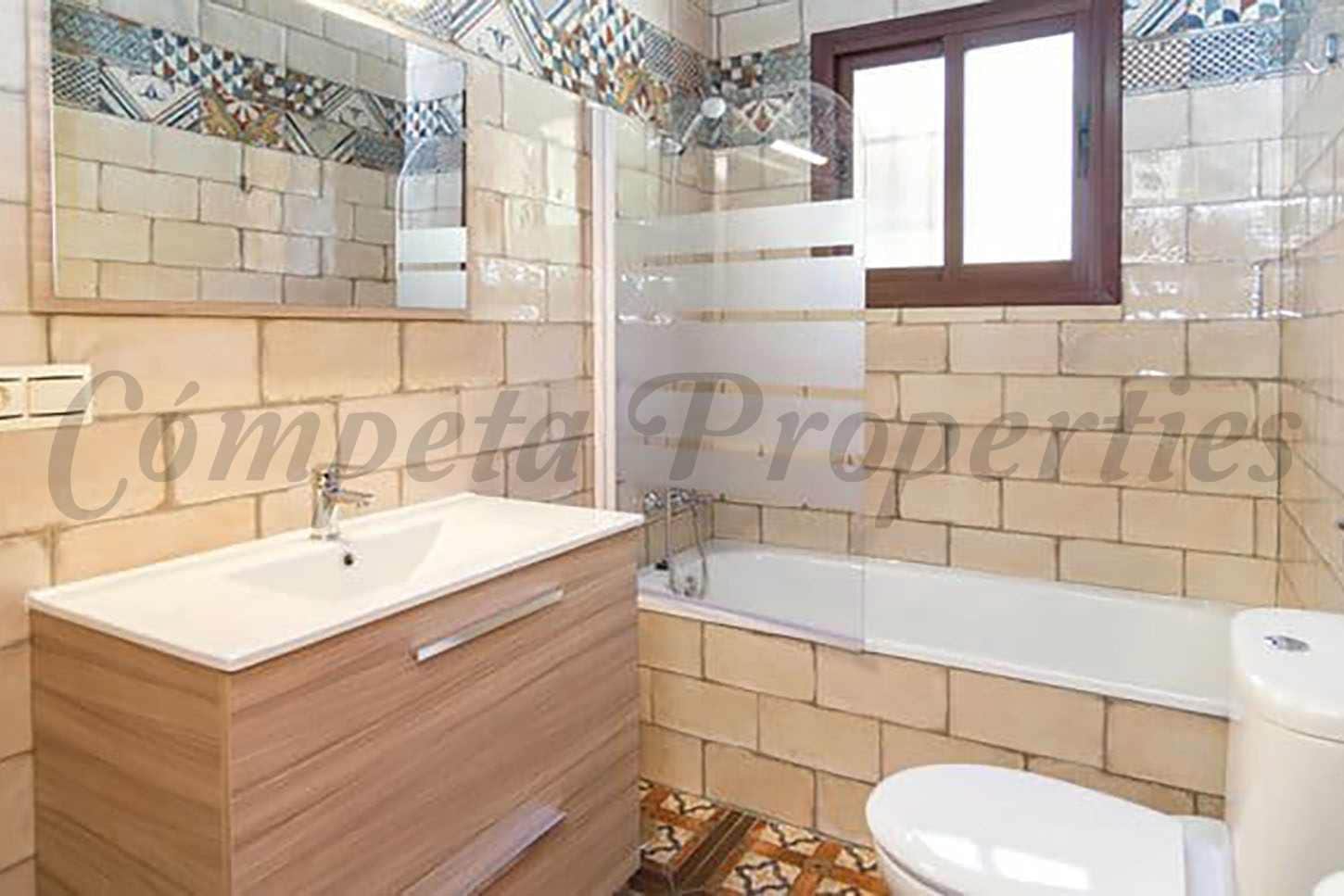 Finca/Maison de Campagne de 2 chambres à louer à Torrox avec piscine garage - 1 250 € (Ref: 9199873)