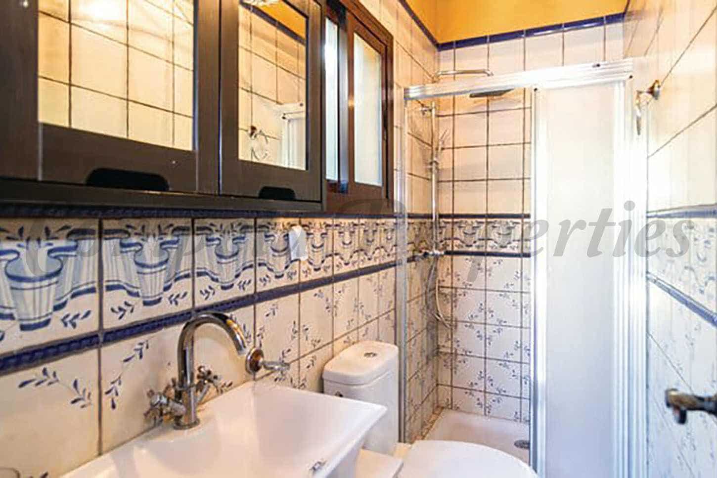 Finca/Maison de Campagne de 2 chambres à louer à Torrox avec piscine garage - 1 250 € (Ref: 9199873)