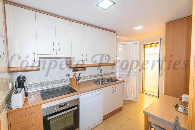 Appartement de 2 chambres à louer à Torrox-Costa, Torrox avec piscine - 800 € (Ref: 9204912)