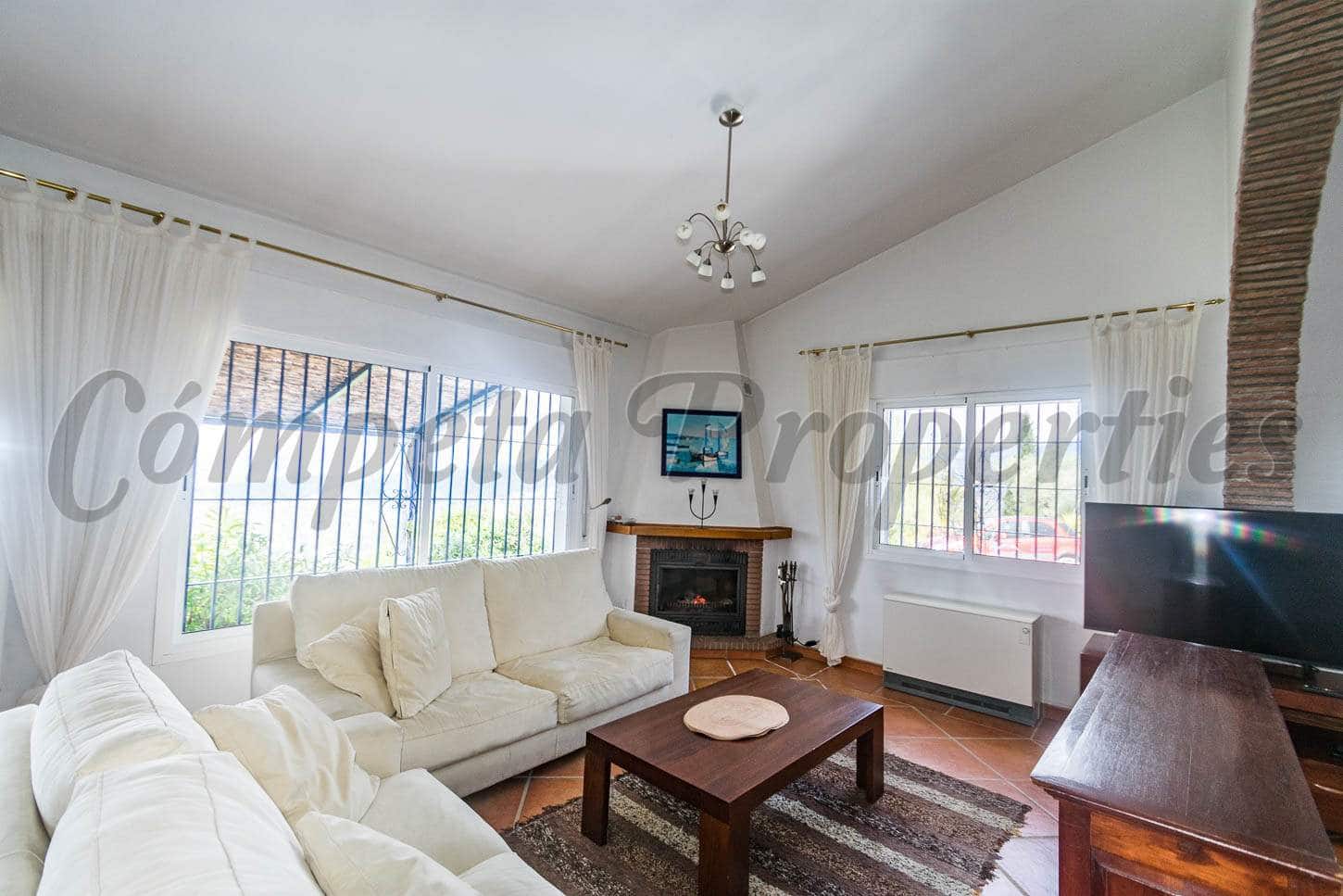 2 soveværelse Villa til salg i Sayalonga med swimmingpool garage - € 440.000 (Ref: 9210550)