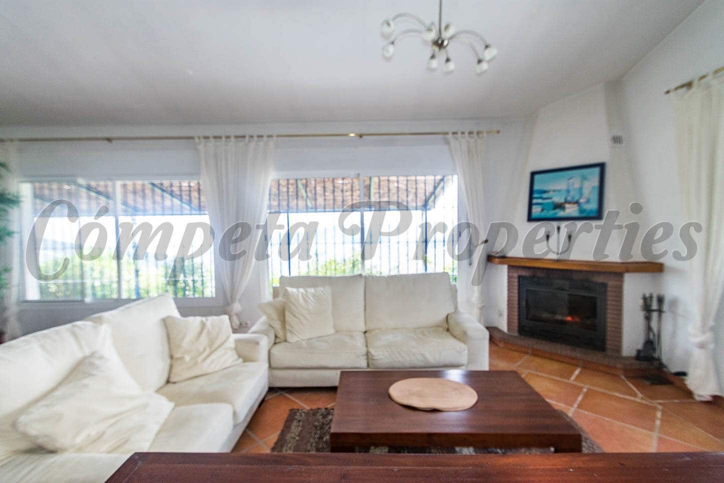 2 soveværelse Villa til salg i Sayalonga med swimmingpool garage - € 440.000 (Ref: 9210550)