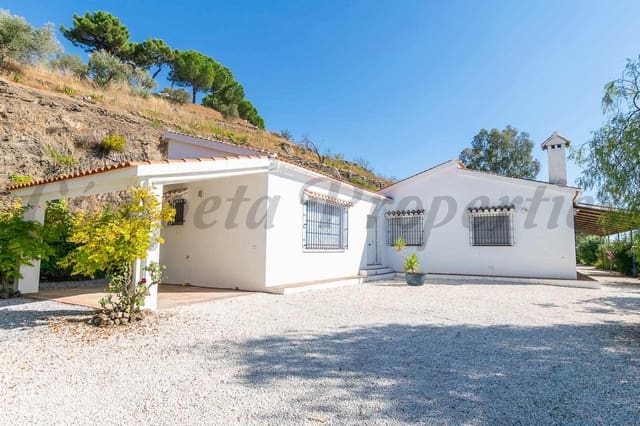 2 soveværelse Villa til salg i Sayalonga med swimmingpool garage - € 440.000 (Ref: 9210550)