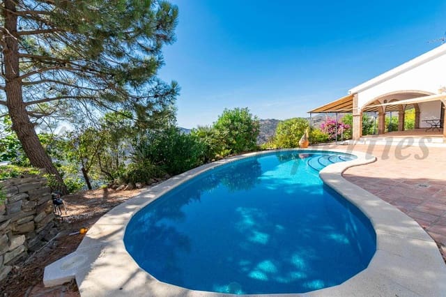 2 soveværelse Villa til salg i Sayalonga med swimmingpool garage - € 440.000 (Ref: 9210550)