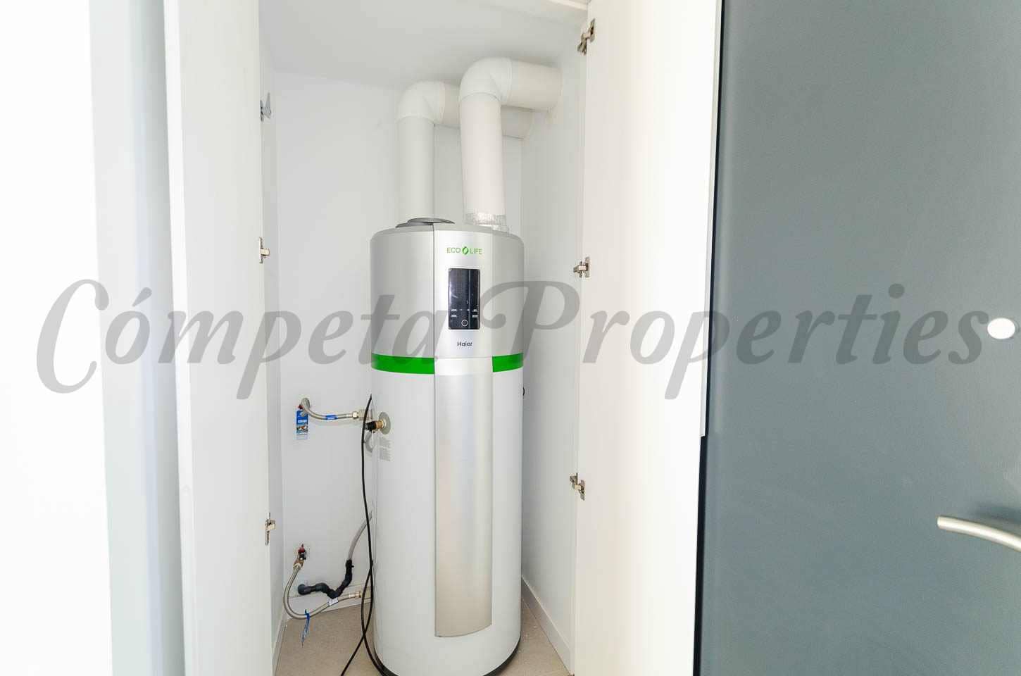 3 soverom Hus til salgs i Torre del Mar med svømmebasseng garasje - € 445 000 (Ref: 9235213)