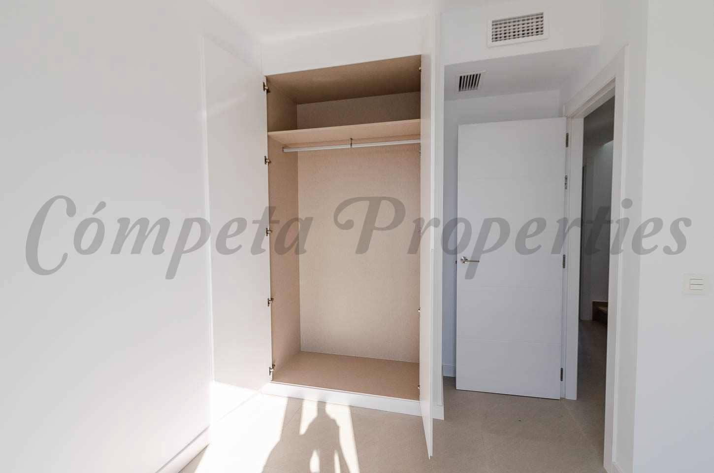 3 soverom Hus til salgs i Torre del Mar med svømmebasseng garasje - € 445 000 (Ref: 9235213)