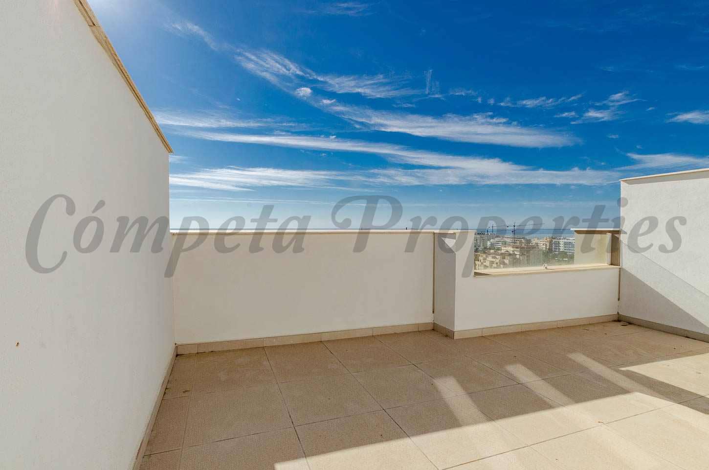 3 soverom Hus til salgs i Torre del Mar med svømmebasseng garasje - € 445 000 (Ref: 9235213)