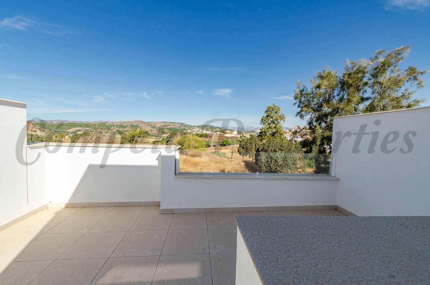 3 soverom Hus til salgs i Torre del Mar med svømmebasseng garasje - € 445 000 (Ref: 9235213)