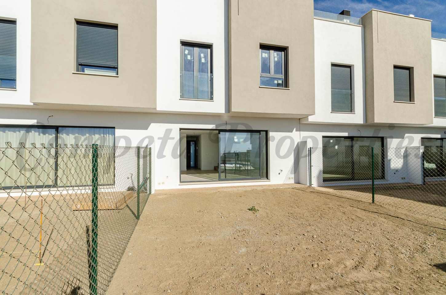 3 soverom Hus til salgs i Torre del Mar med svømmebasseng garasje - € 445 000 (Ref: 9235213)
