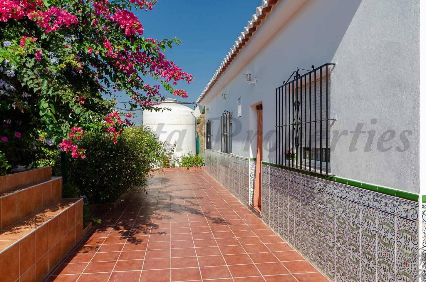 3 soveværelse Finca/Landehus til salg i Almayate med swimmingpool - € 480.000 (Ref: 9245644)