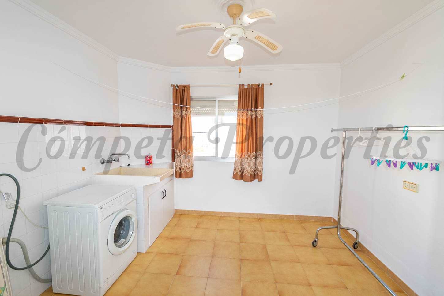 4 bedroom Townhouse for rent in Competa - € 1,000 (Ref: 9274166)