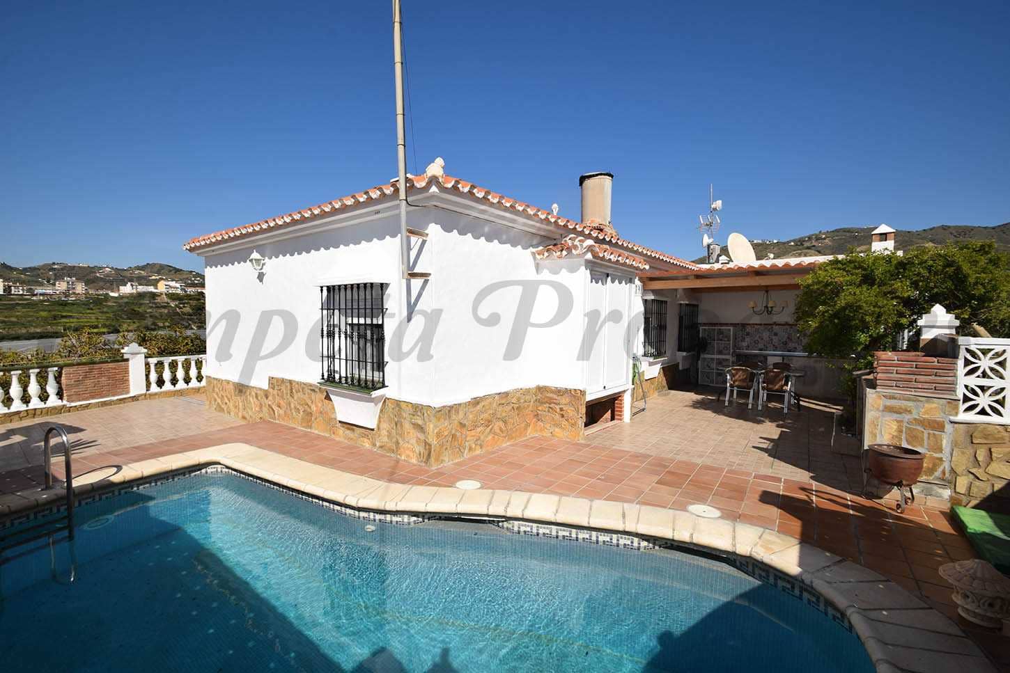 3 bedroom Finca/Country House for rent in Torrox with pool garage - € 1,550 (Ref: 9319174)