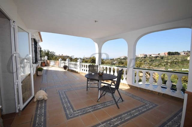 3 bedroom Finca/Country House for rent in Torrox with pool garage - € 1,550 (Ref: 9319174)