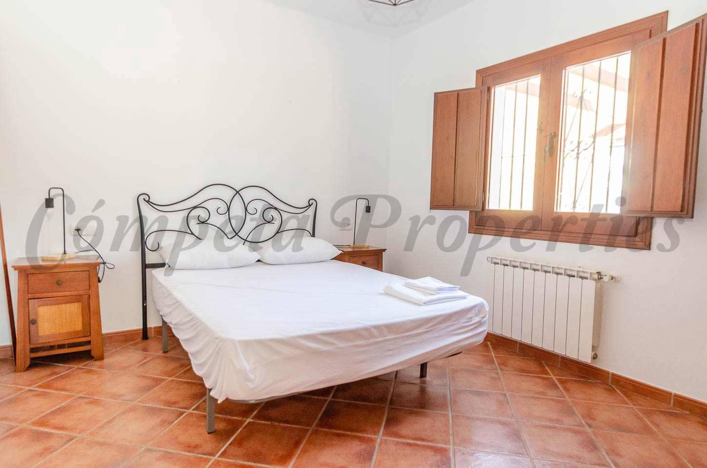 3 bedroom Villa for rent in Archez with pool - € 1,000 (Ref: 9322234)